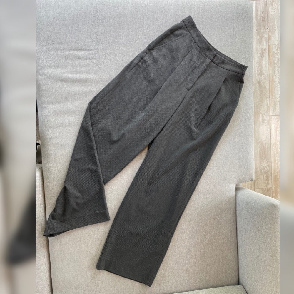 M -Wide Leg Pleat Trouser - Kit and Ace - Houndstooth - like new